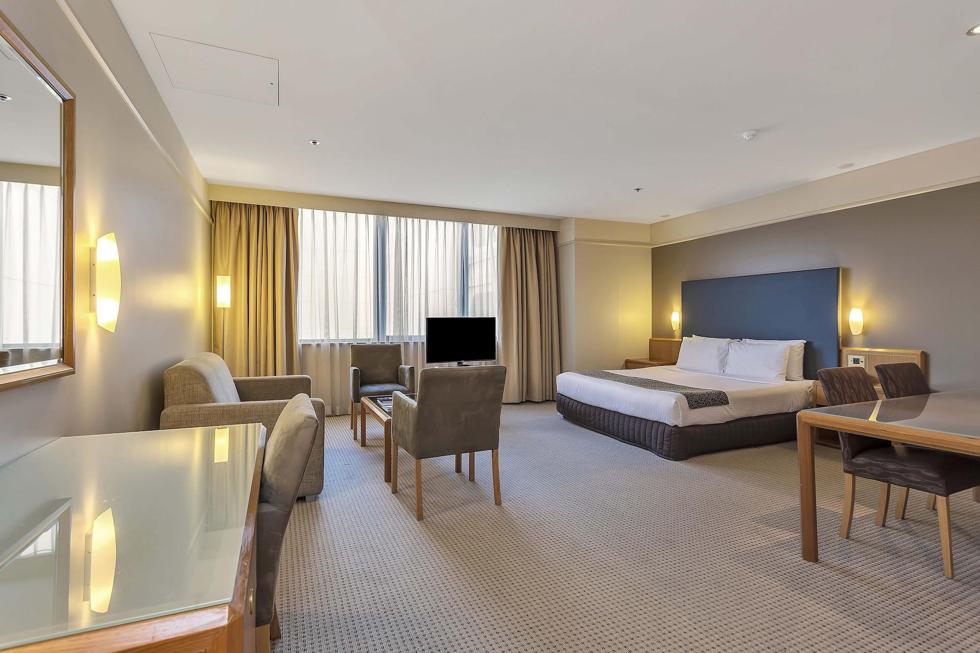 Stamford Plaza Adelaide Hotell Exteriör bild A suite at the hotel