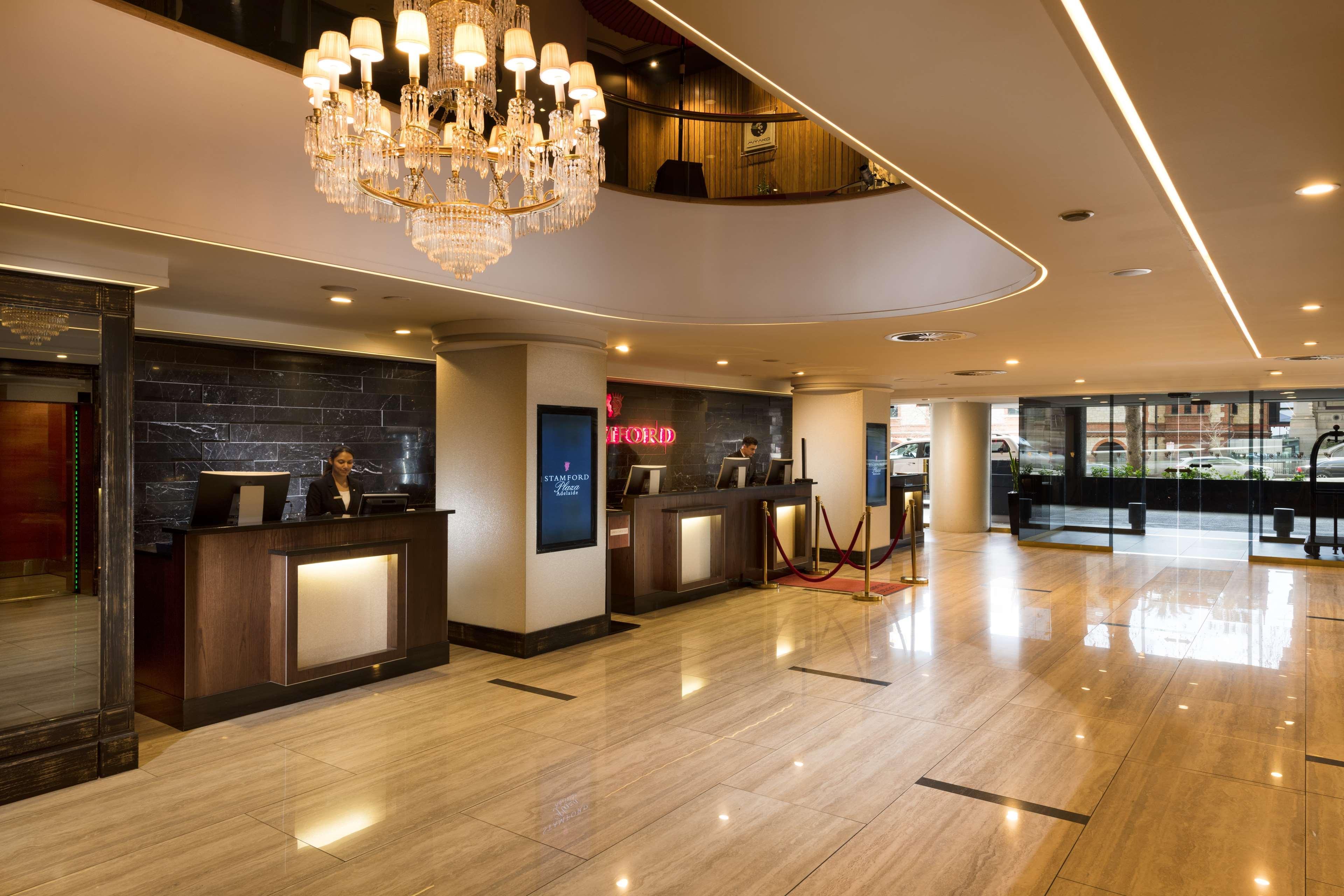 Stamford Plaza Adelaide Hotell Exteriör bild Lobby