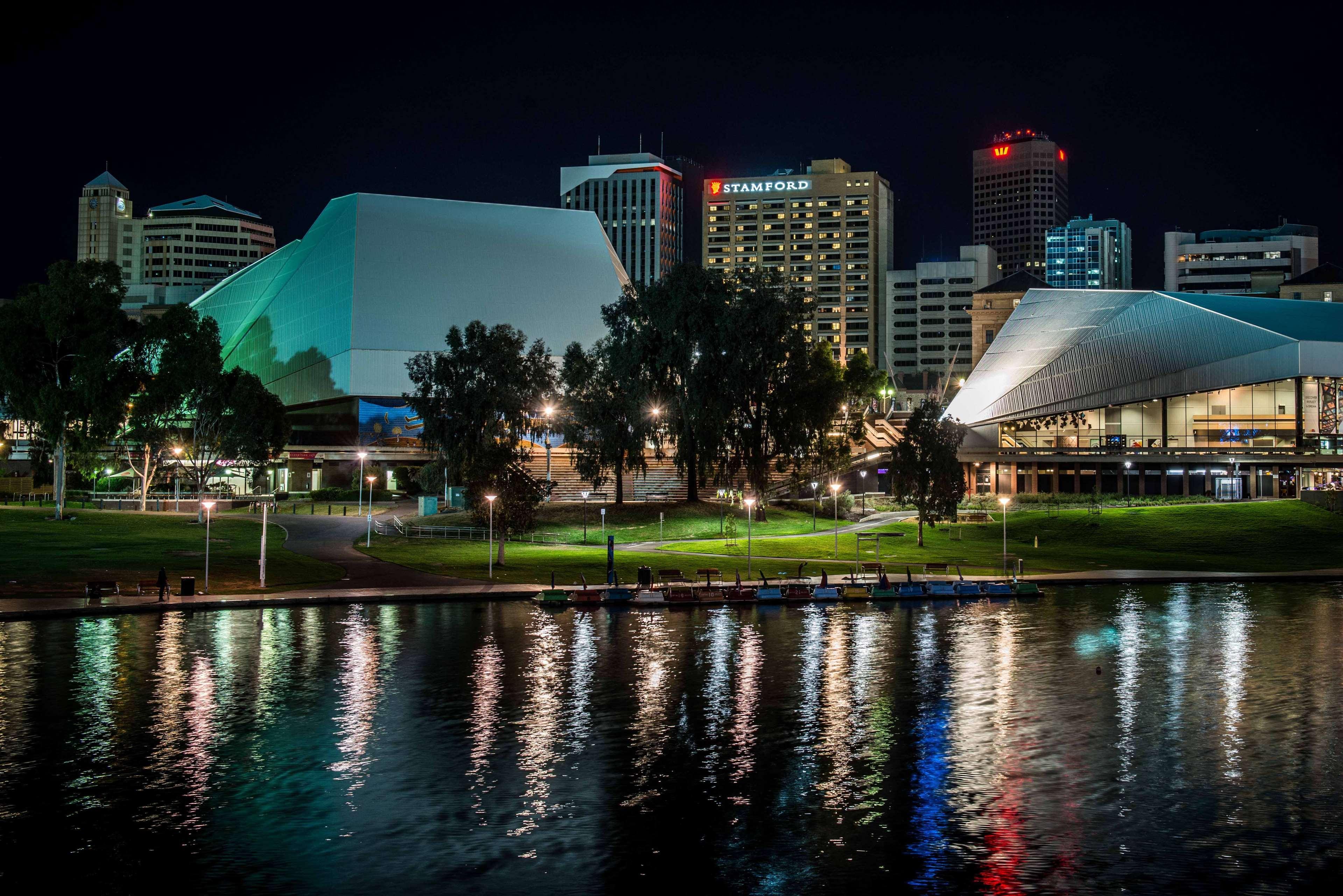 Stamford Plaza Adelaide Hotell Exteriör bild Adelaide Convention Centre