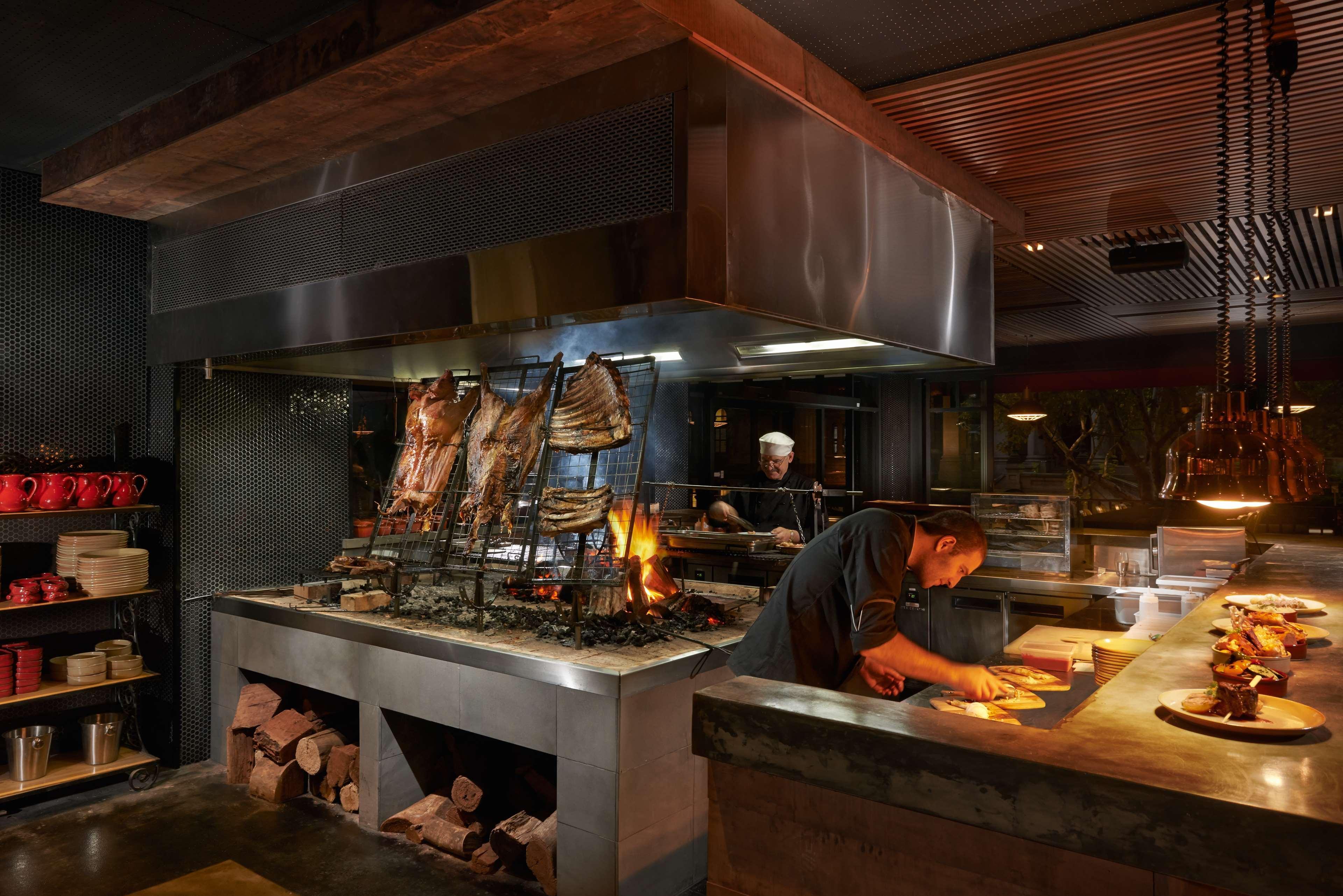 Stamford Plaza Adelaide Hotell Exteriör bild The kitchen at the restaurant