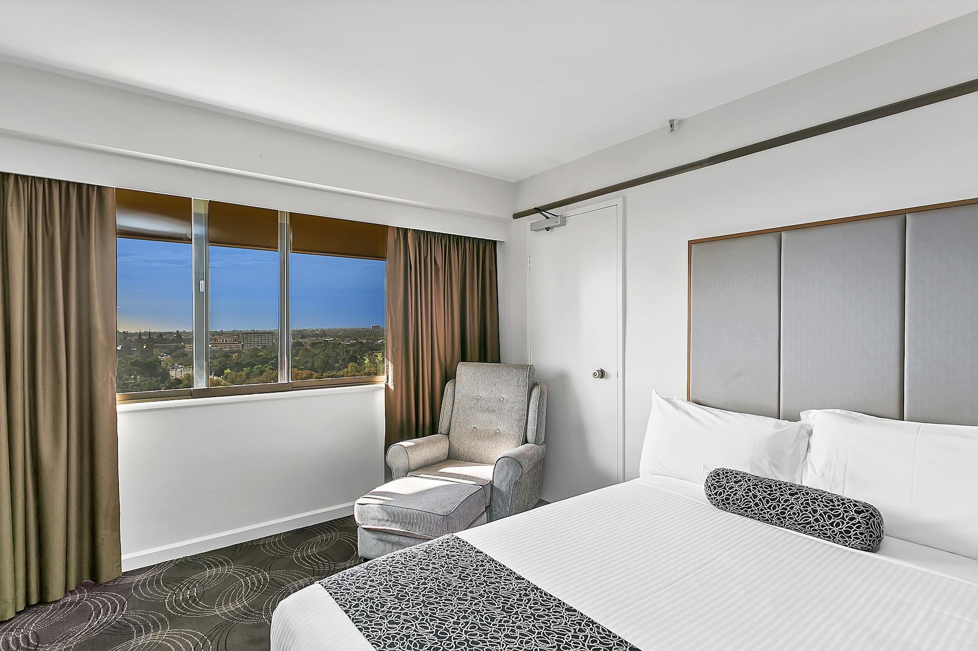 Stamford Plaza Adelaide Hotell Exteriör bild A room at the hotel