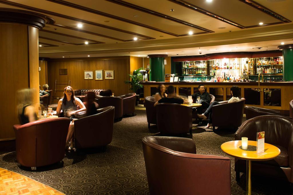 Stamford Plaza Adelaide Hotell Exteriör bild The bar at the hotel